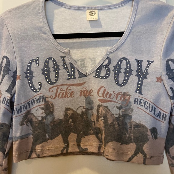 Urban Outfitters Cowboy Studded Long Sleeve
Cropped Top, Medium - Picture 5 of 8